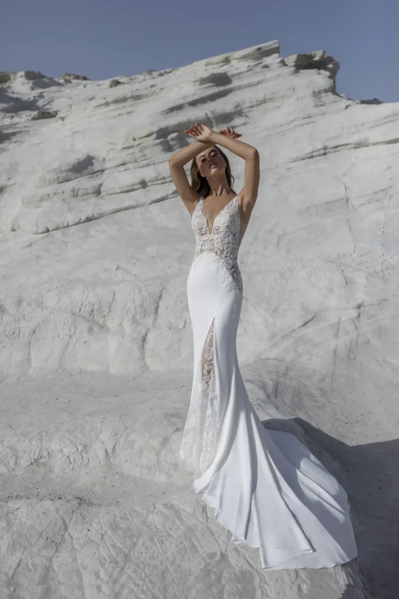 Κρεπ νυφικό με δαντέλα fit and flare
